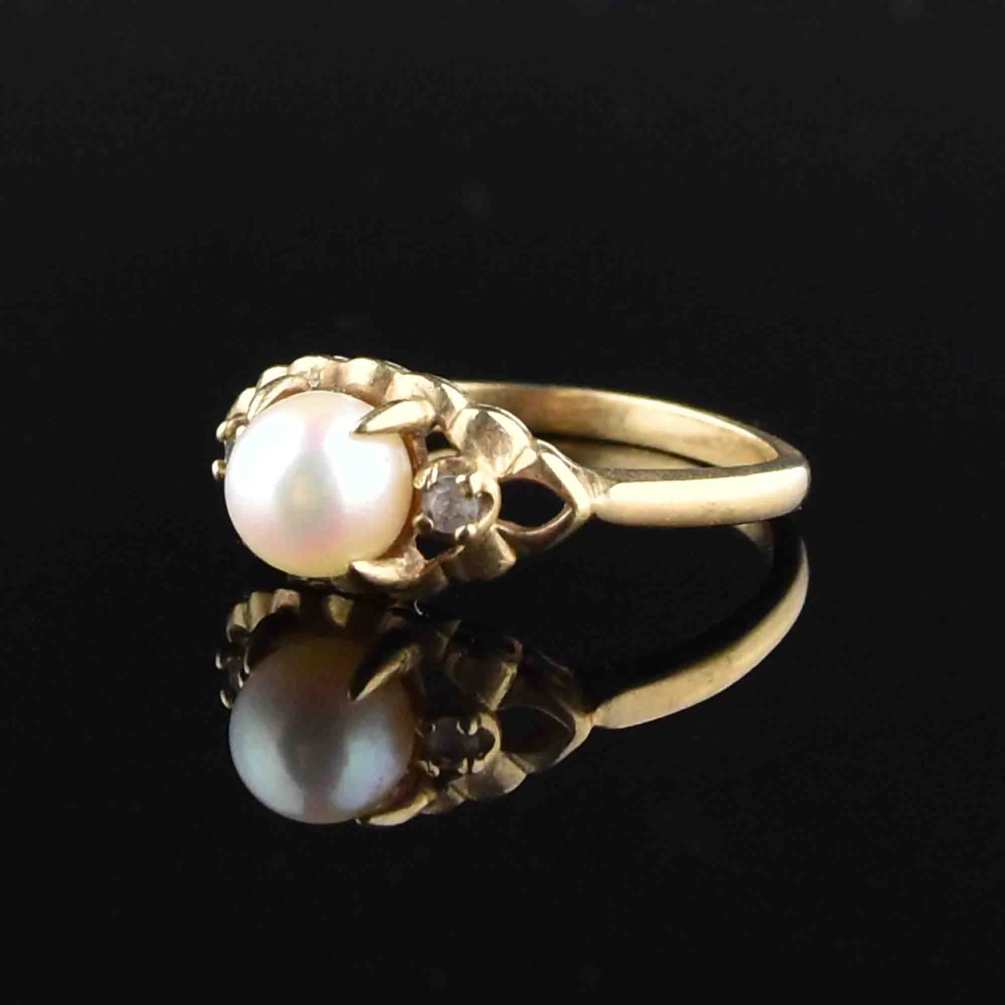 Engagement Pearl Solitaire Ring in Size 6, 10K Gold