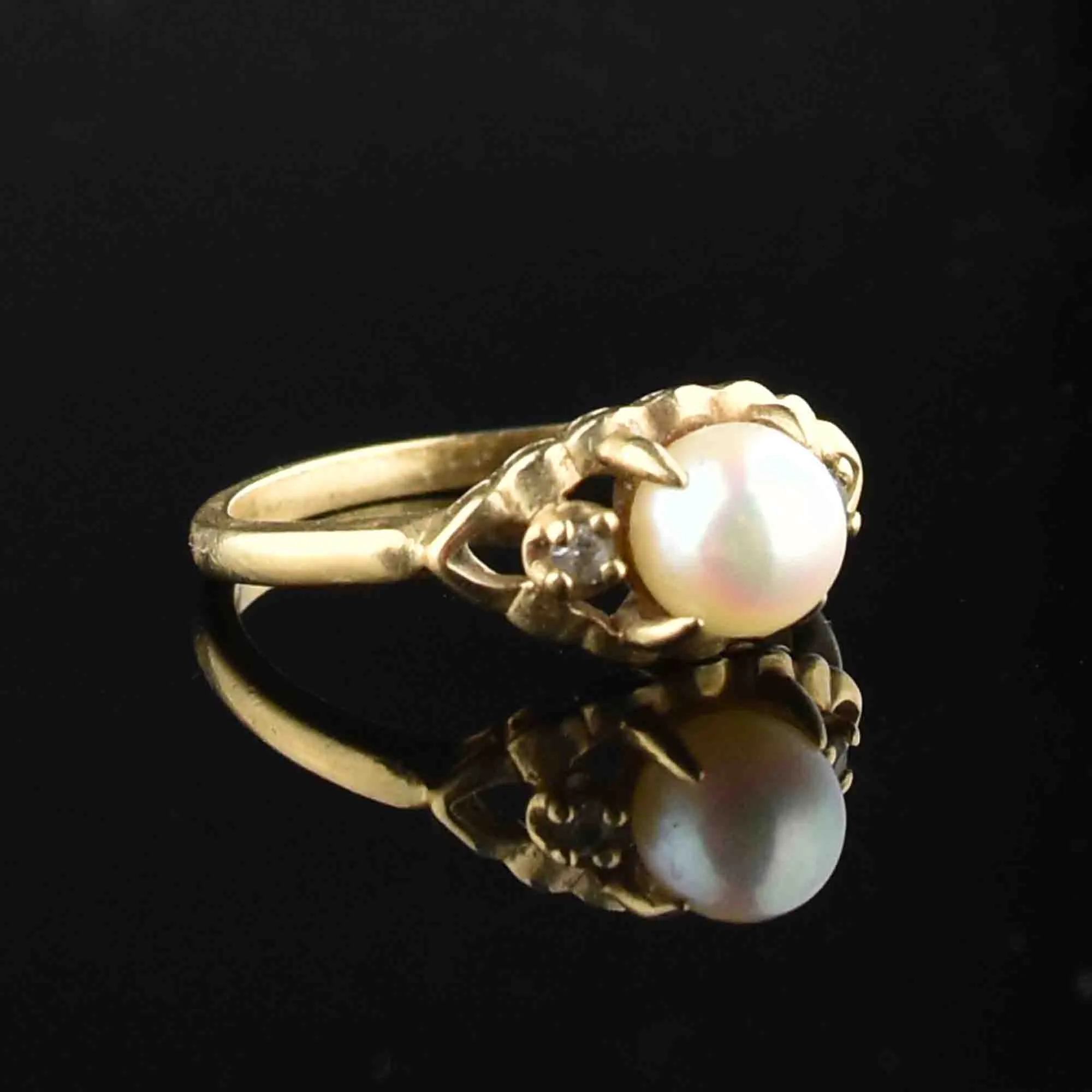 Engagement Pearl Solitaire Ring in Size 6, 10K Gold