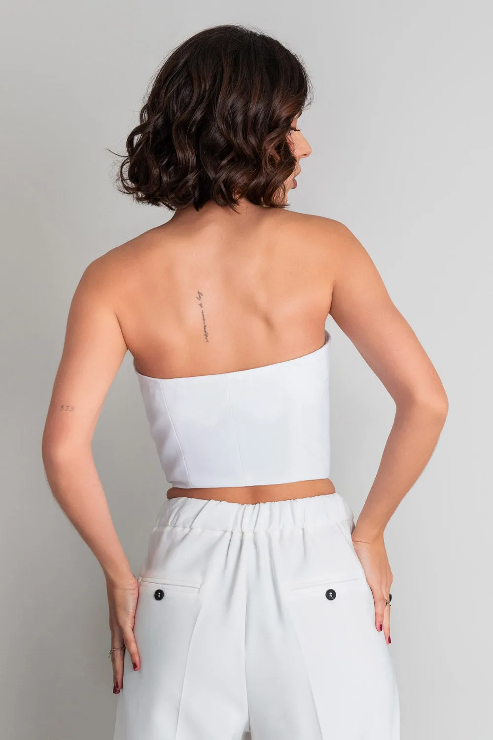 Strapless Ajustado Crop Top with Buttons