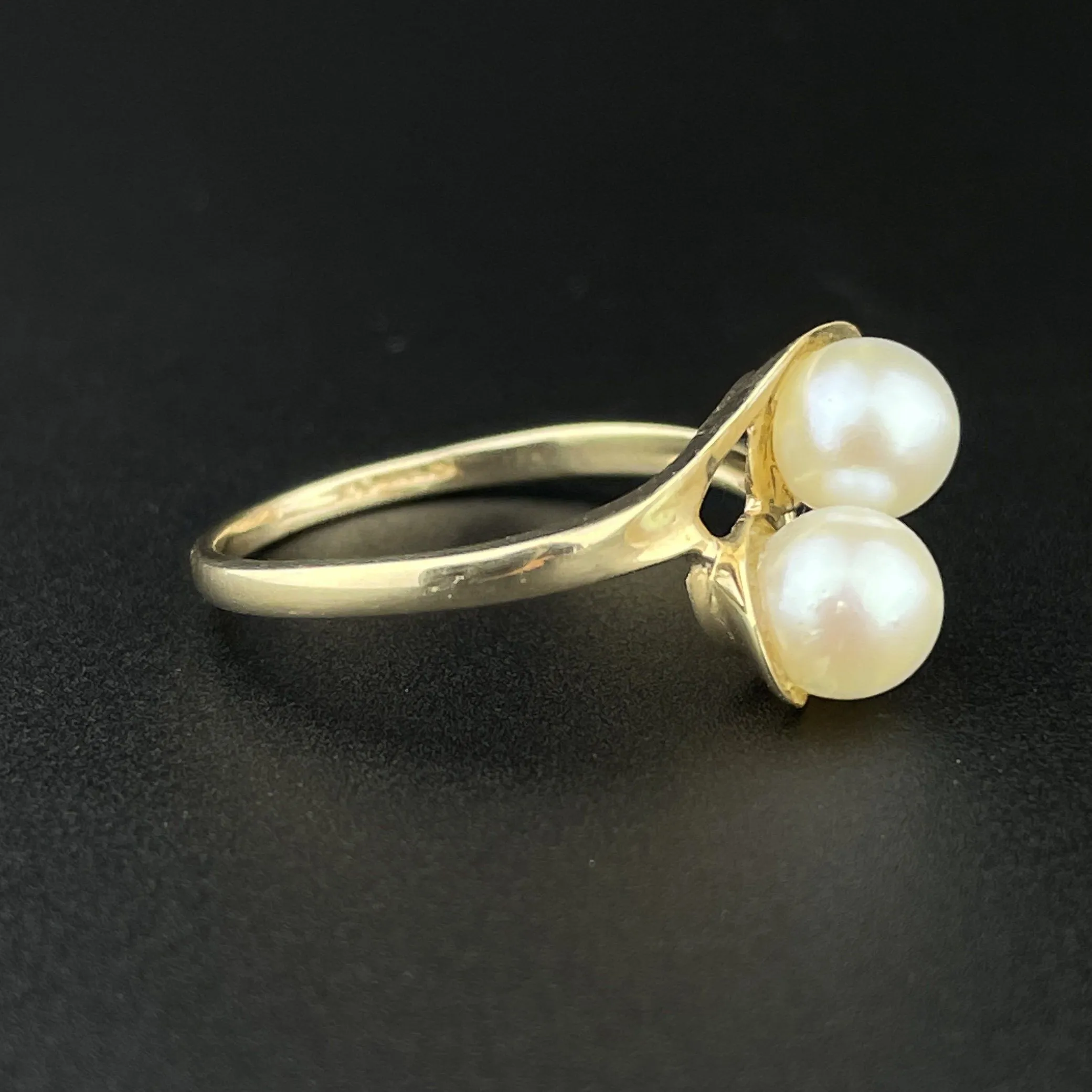 Size 5.5 Toi Et Moi Crossover Ring with Pearl in 10K Gold