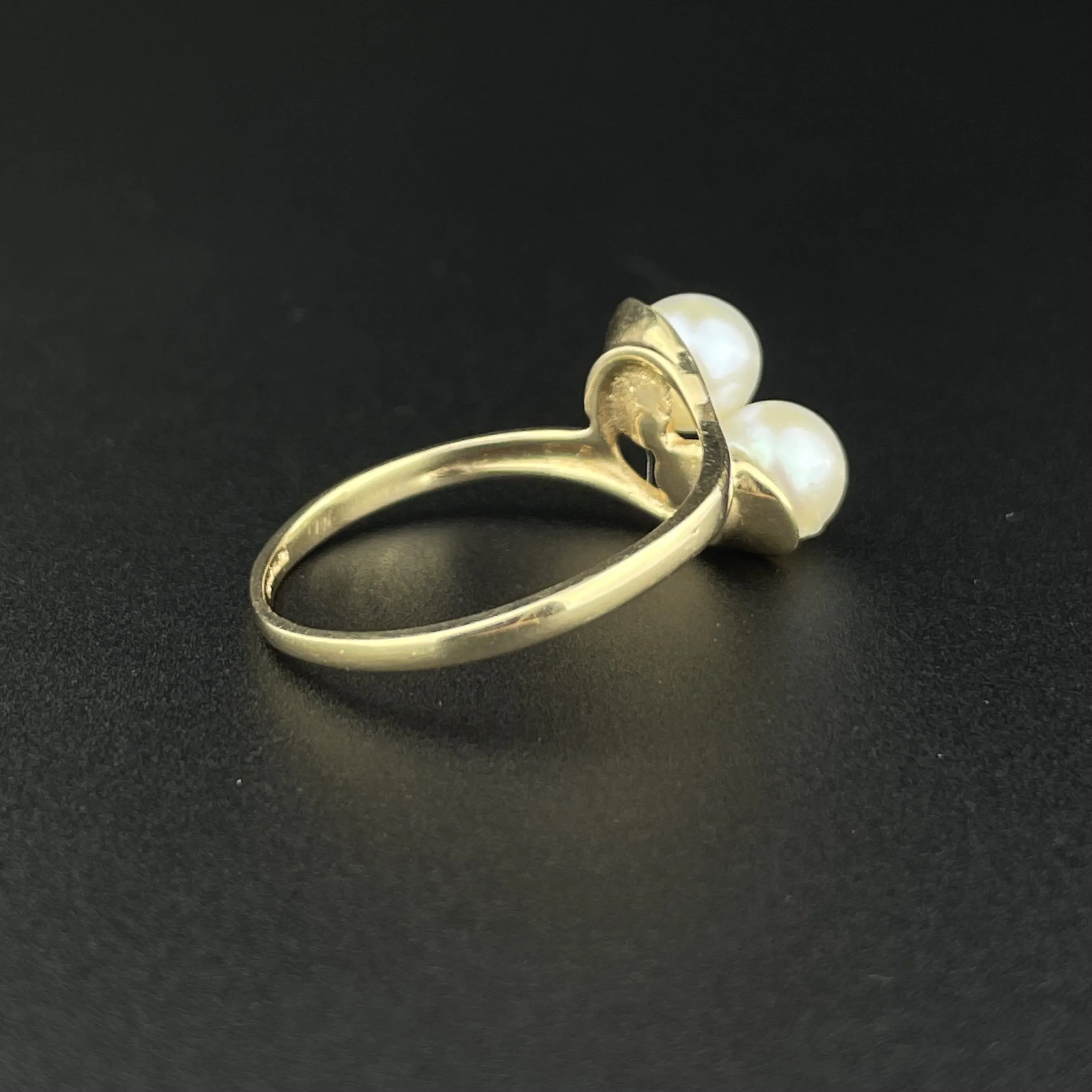 Size 5.5 Toi Et Moi Crossover Ring with Pearl in 10K Gold