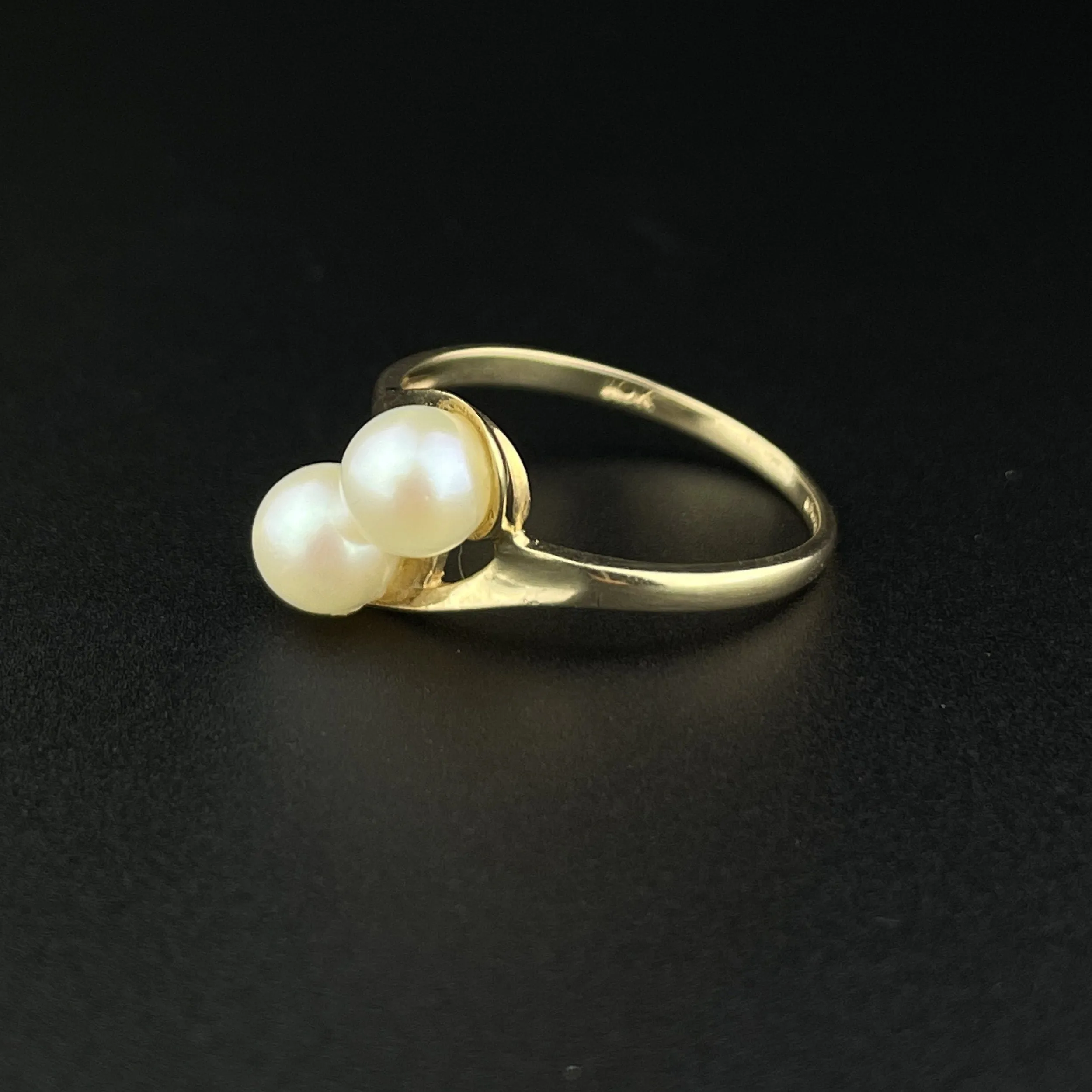 Size 5.5 Toi Et Moi Crossover Ring with Pearl in 10K Gold